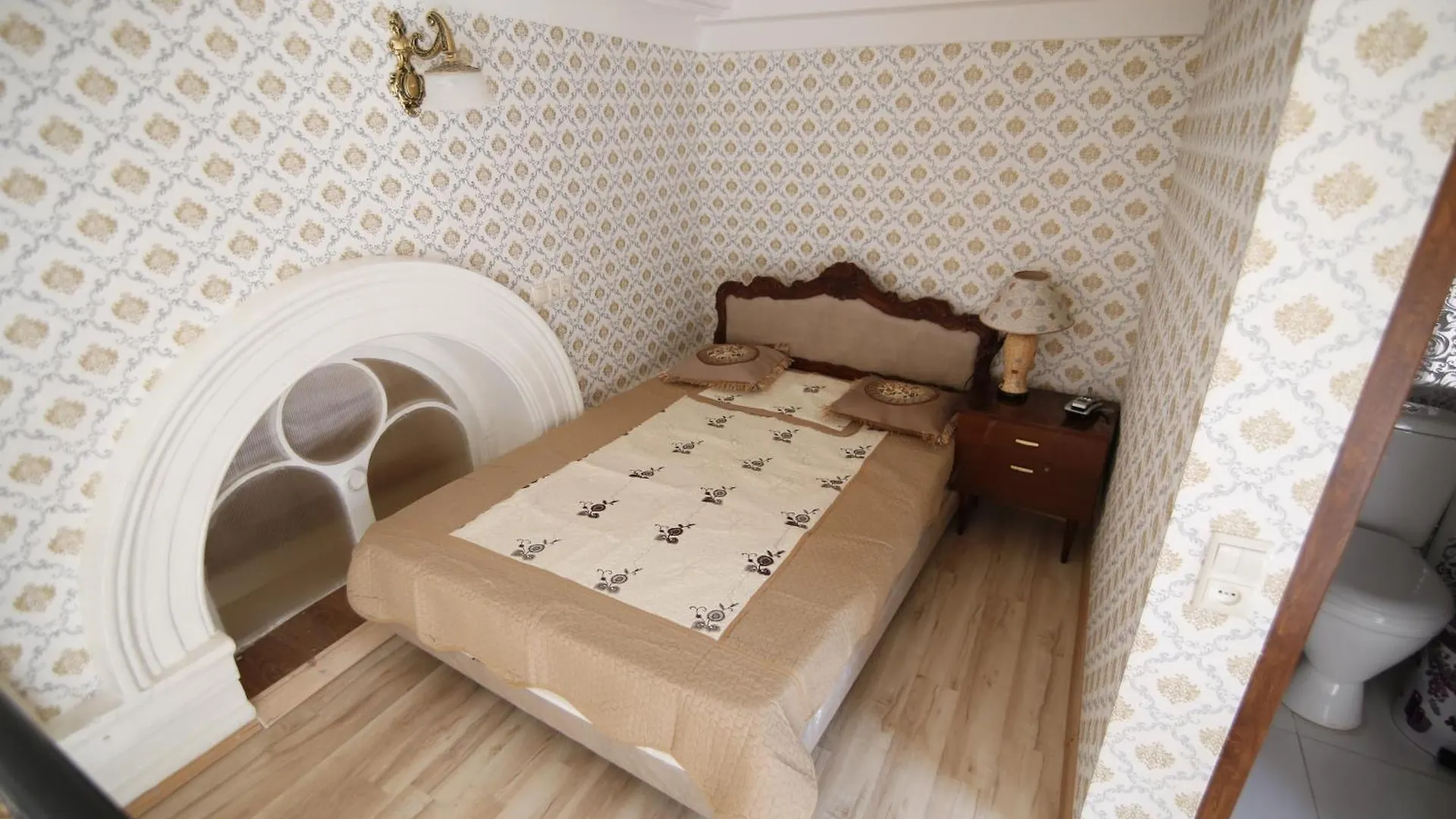 Apartments In Historic XIX Century Building Of Old Tbilisi - Walk To Everything Georgia